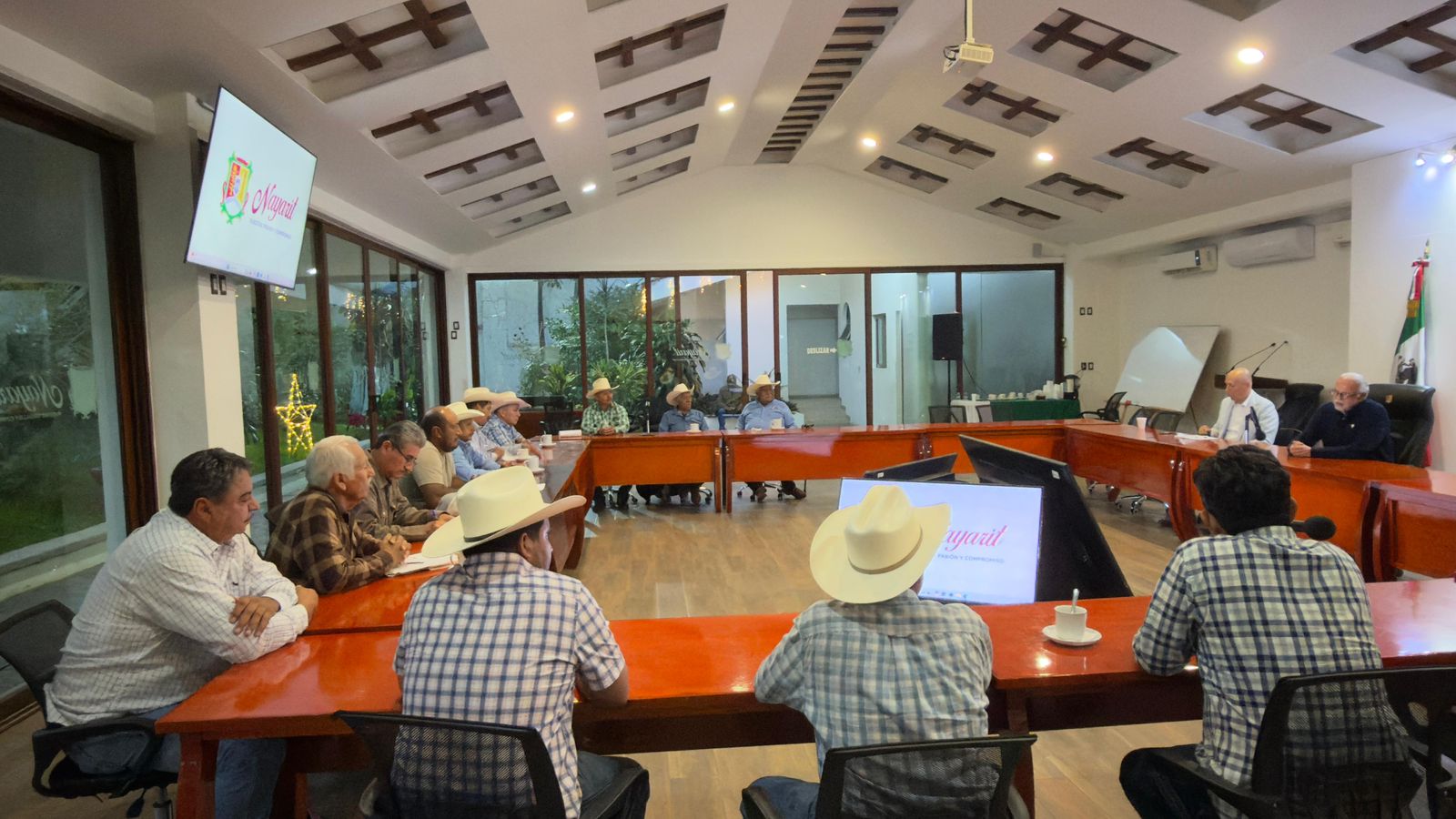 Navarro Quintero se Reúne con Ganaderos del estado